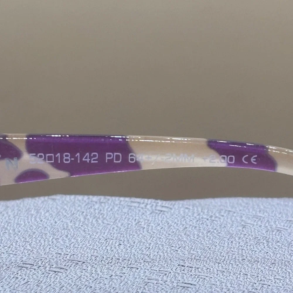 Magnivision Reading Glasses Womens +2.00 Purple Giraffe Print Excellent Y2K Chic